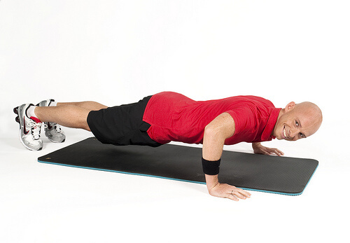 Armboejning oevelse til at komme af med loes hud