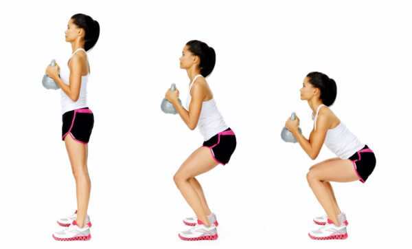 Kvinde der laver squats