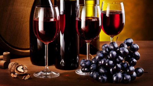 2-red-wine-and-grapes