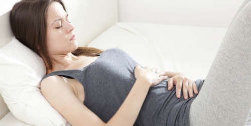 Kvinde med leversmerter