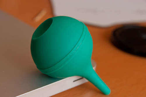 Forholdet mellem hals og tarm er måske overraskende, men en tarmskyldning kan være meget god for din hals også