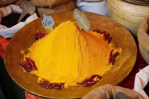 Gurkemeje krydderi med mange fordele