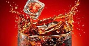Hvad sker der med din krop når du drikker Coca Cola?