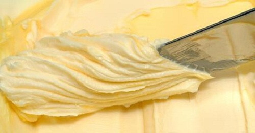 Sådan laver du hjemmelavet smør med kun to ingredienser