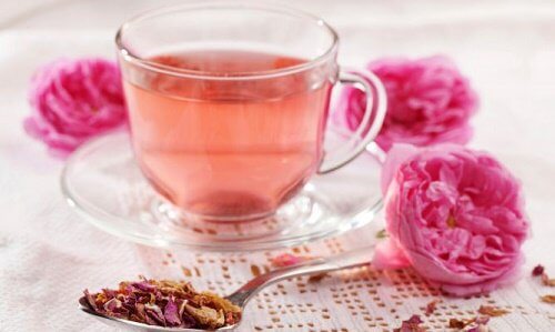 Infusion af roser og citronmellise