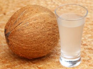 10 måder kokosvand kan forbedre din sundhed på