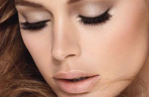 Kvinde med makeup - faa dine oejne