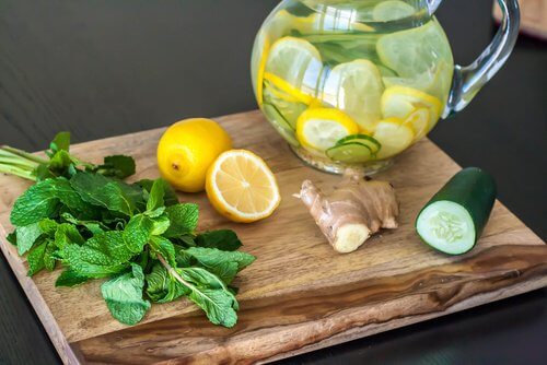 Detoxende og rensende kur med citron, ingefær og agurk