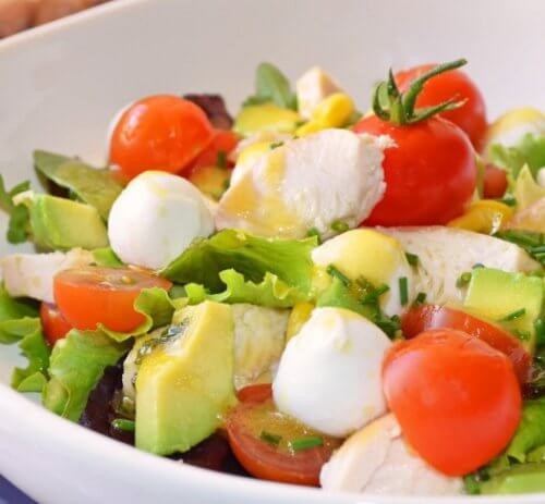 Forebyg oppustethed og afgift din krop med denne salat