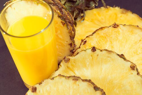 Ananas - Opsvulmede haender