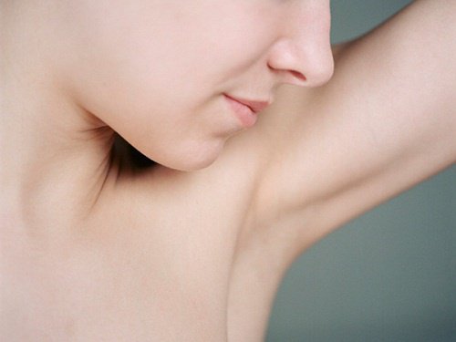 Smerter og sensitive armhuler kan være et sjældent tegn på brystkræft