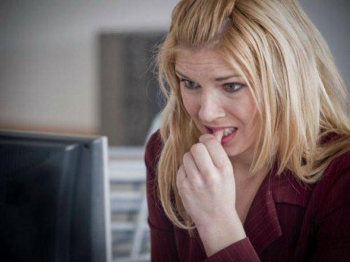 Kvinde der er bekymret