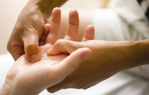 Person der faar haandmassage