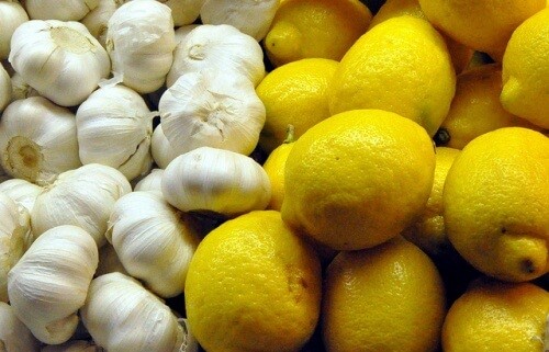 Hvidloeg og citron