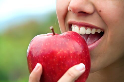 Bør man spise frugt efter aftensmaden?