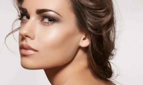 Ekstra jomfru olivenolie er godt for din hud.