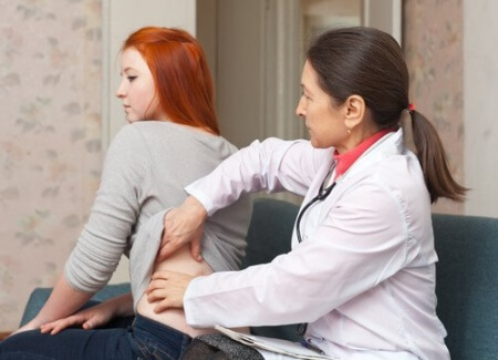 Kvinde får sin nyre undersøgt