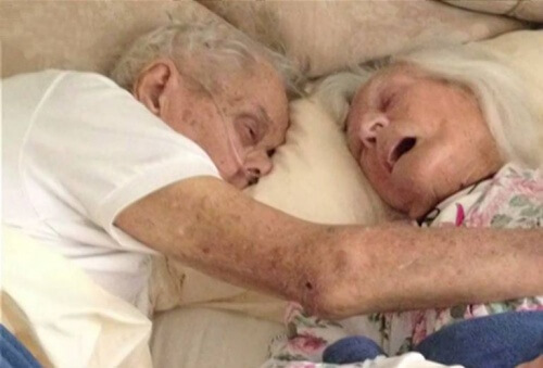 Ægte kærlighed: Par gift i 75 år dør i samme seng