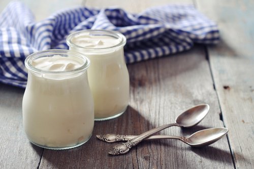 Lær at lave hjemmelavet yoghurt og hør om alle fordelene
