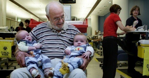 Mand redder millioner af babyer med sit blod