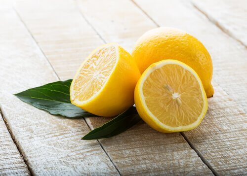Foryng din krop med denne smoothie med selleri og citron.