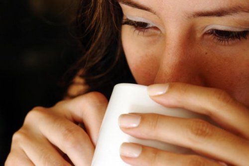 7 fordele ved at drikke varmt vand på en tom mave