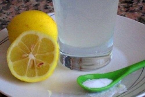 Natron og citronmiddel mod hævede mandler.