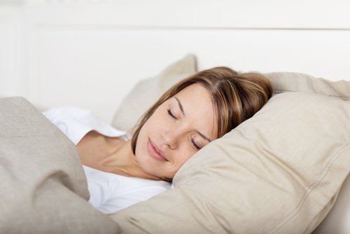 5-kvinder-der-sover- Snorken