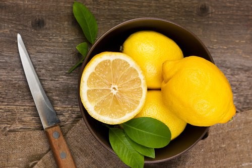 6 sundhedsmæssige fordele ved citronsaft