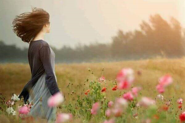 Kvinde på blomstermark