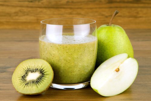 Smoothie med paere og kiwi