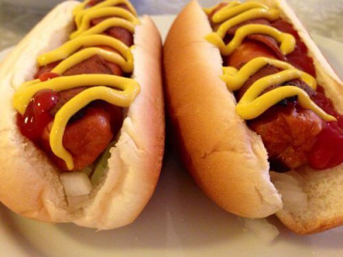 Lad ikke dine børn spise hotdogs