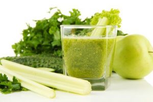 Detox nyrerne med selleri- og æblejuice