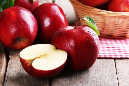 Æbler er en af de mest leverrensende fødevarer