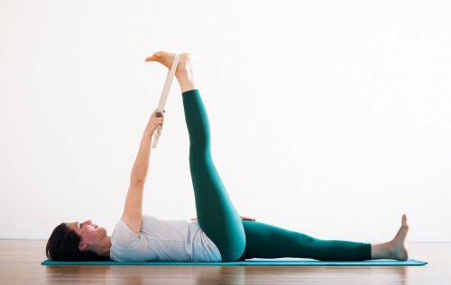 Ved at dyrke yoga kan du løsne op i den nedre ryg og afhjælpe smerter ved iskiasnerven