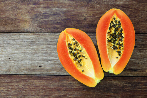 Du kan behandle Crohns med den rigtige kost. F.eks. har papaya en positiv virkning
