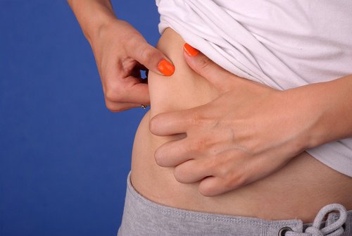 Hvad forårsager mavefedt og hvordan kan vi bekæmpe det