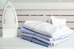 7 måder at rengøre dit brændte strygejern på