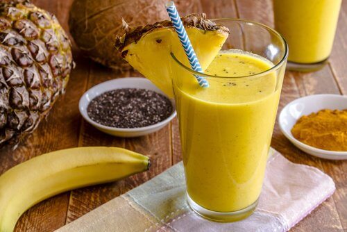 Drik med ananas og chiafrø til at fremme vægttab