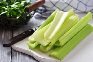 9 overraskende grunde til, hvorfor du burde spise mere bladselleri