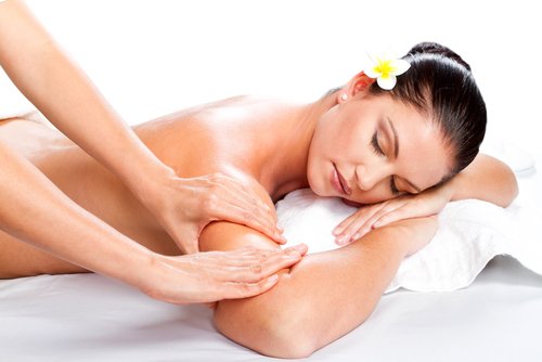 Kvinde der faar massage - tonede arme