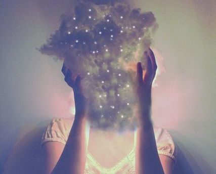 Person med sky foran sig