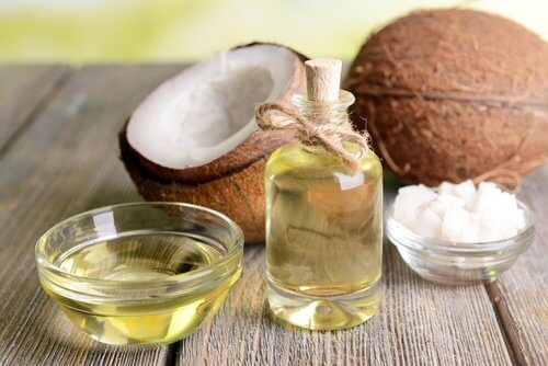 Kokosolie kan give dig sunde negle, hår og hud.