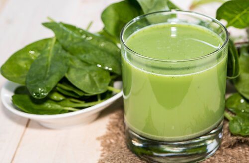 Top 4 grønne smoothies til at behandle højt blodtryk