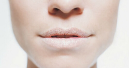 Dehydrering giver ofte tørhed i munden og på læberne