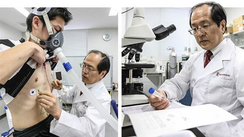 Mand der bliver undersoegt af en laege