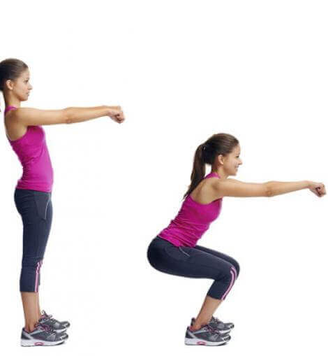 Kvinde der laver squat