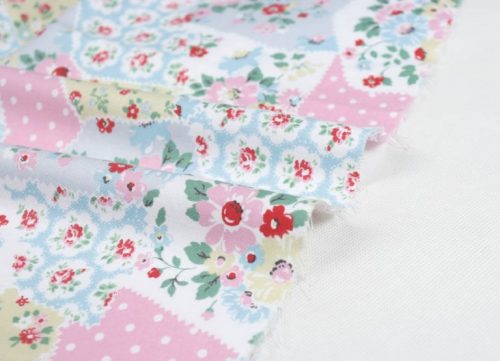 Et stykke stof med blomster