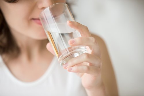 7 afslørende tegn på, at du ikke drikker nok vand