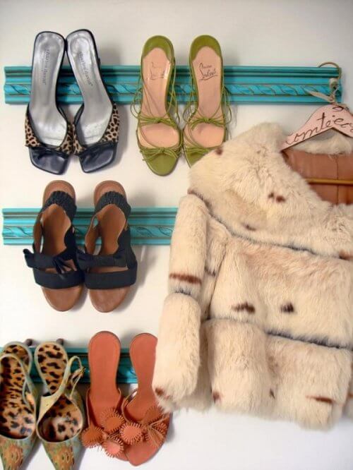 Sko hænger på væg